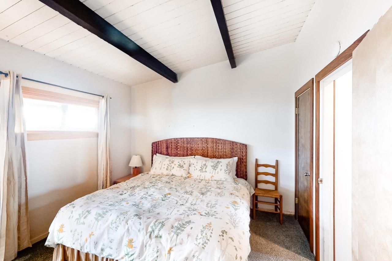 Captain'S Quarters Seaside Room photo