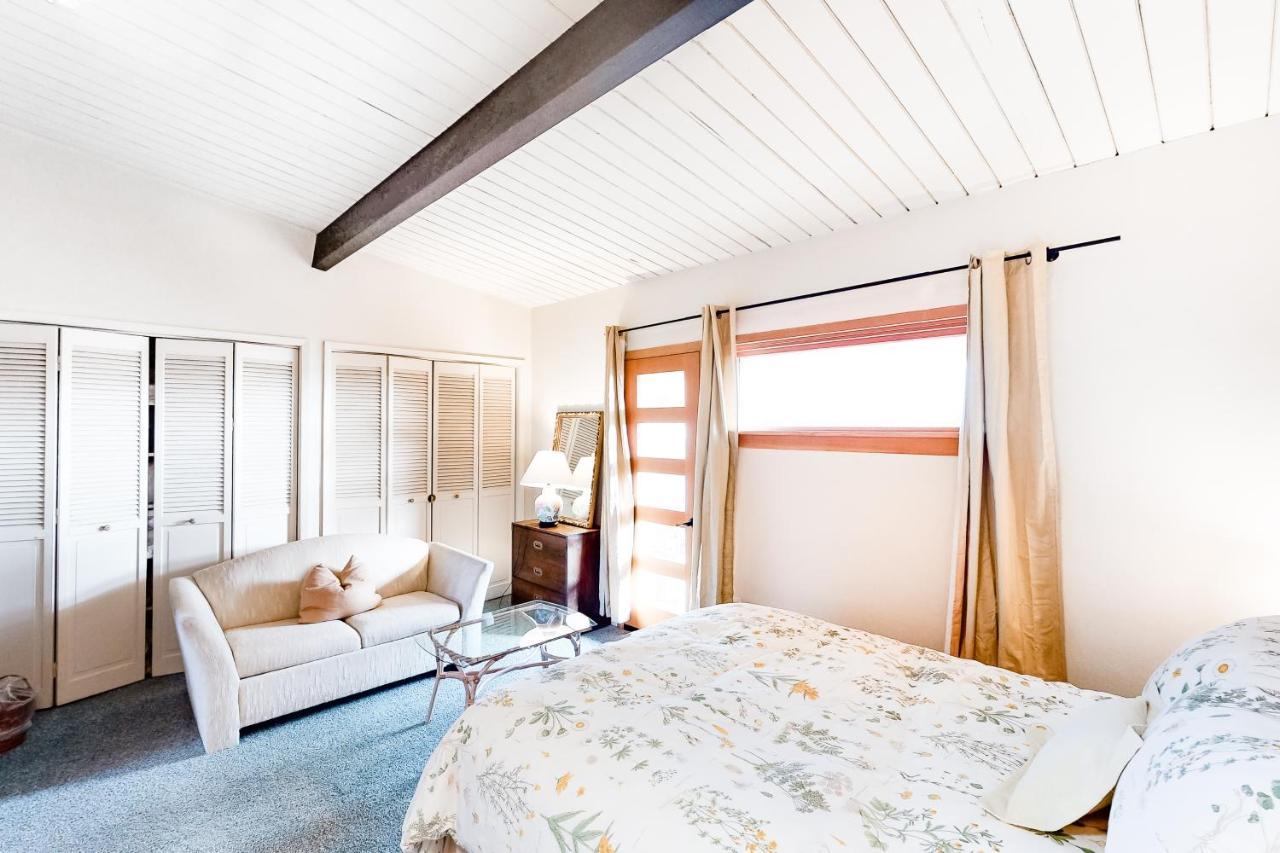 Captain'S Quarters Seaside Room photo