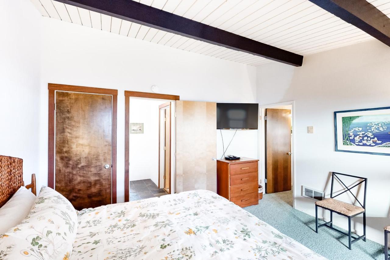Captain'S Quarters Seaside Room photo